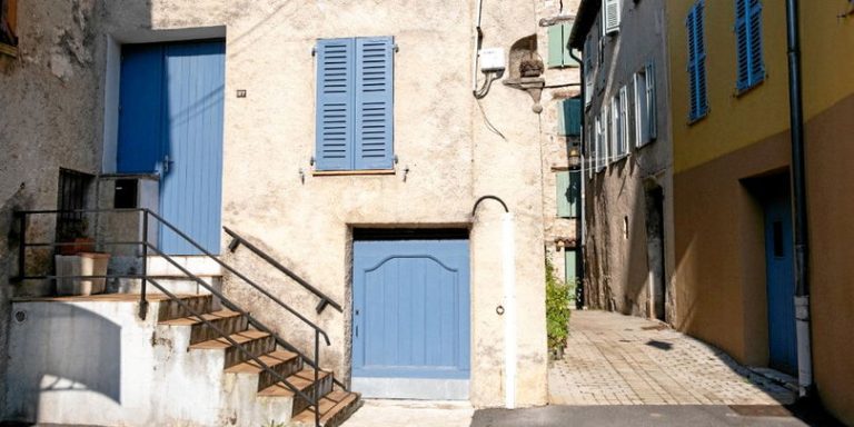 découvrez les nouvelles augmentations des surtaxes habitation prévues pour 2025 et leurs impacts sur votre budget immobilier.