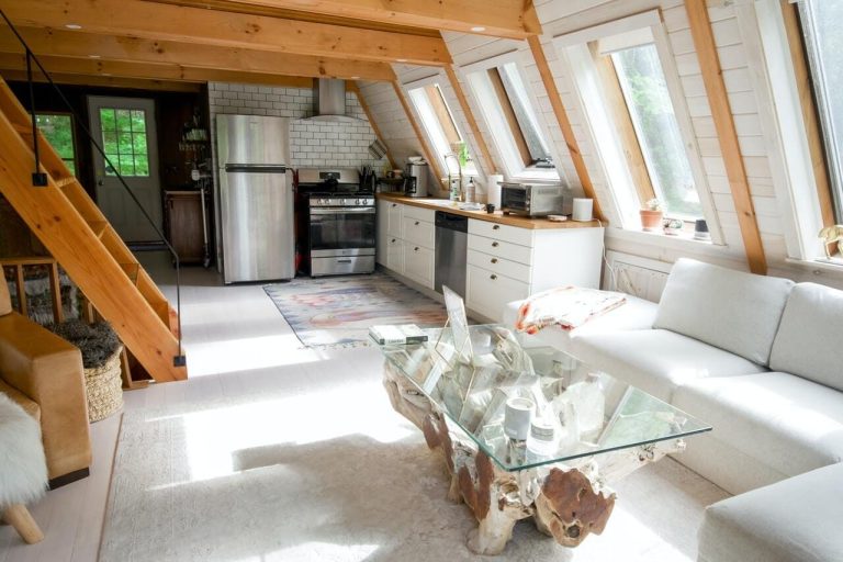 découvrez comment une clause secrète d'assurance habitation, souvent ignorée à noël, peut affecter votre couverture et ce que vous devez savoir pour être protégé pendant les fêtes.