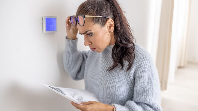 découvrez les dernières nouveautés 2026 concernant le smic, les tarifs du gaz et l'assurance habitation pour bien préparer votre budget.